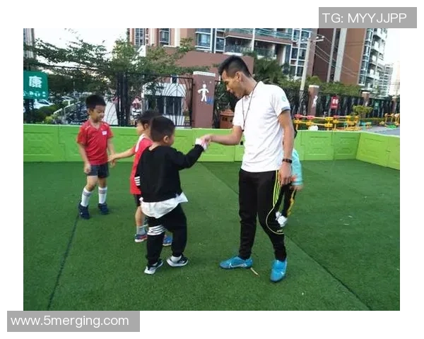 大班幼儿足球游戏玩法探索与实践促进儿童身体协调与团队合作能力发展